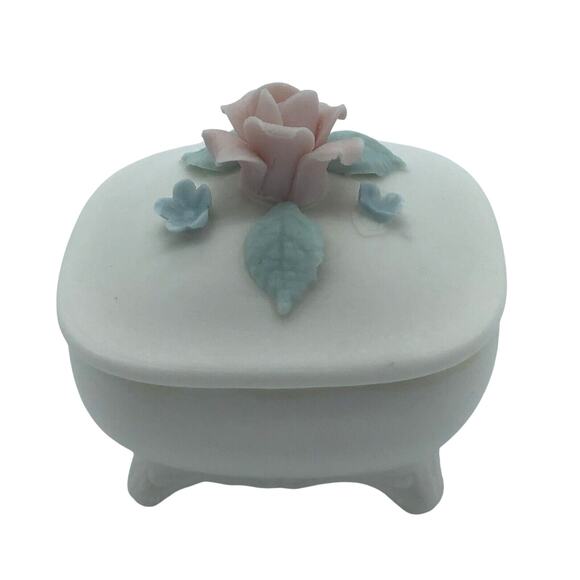 Vintage White Miniature Footed Porcelain Ring Trinket Box with Rose and Leaves - Picture 2 of 7